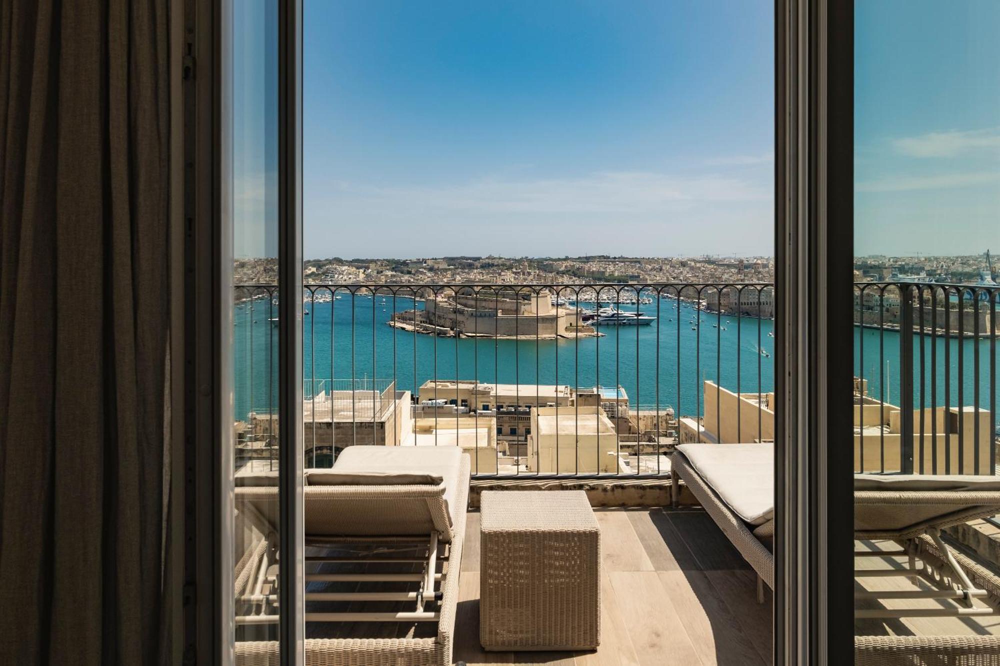 Grand Harbour View Suite,1769946787:JPEG