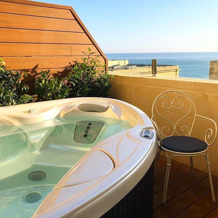 Suite Hot Tub,662480541:JPEG