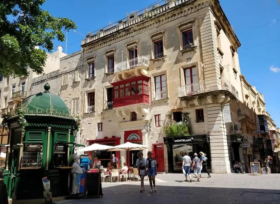 Luciano Valletta Boutique-1